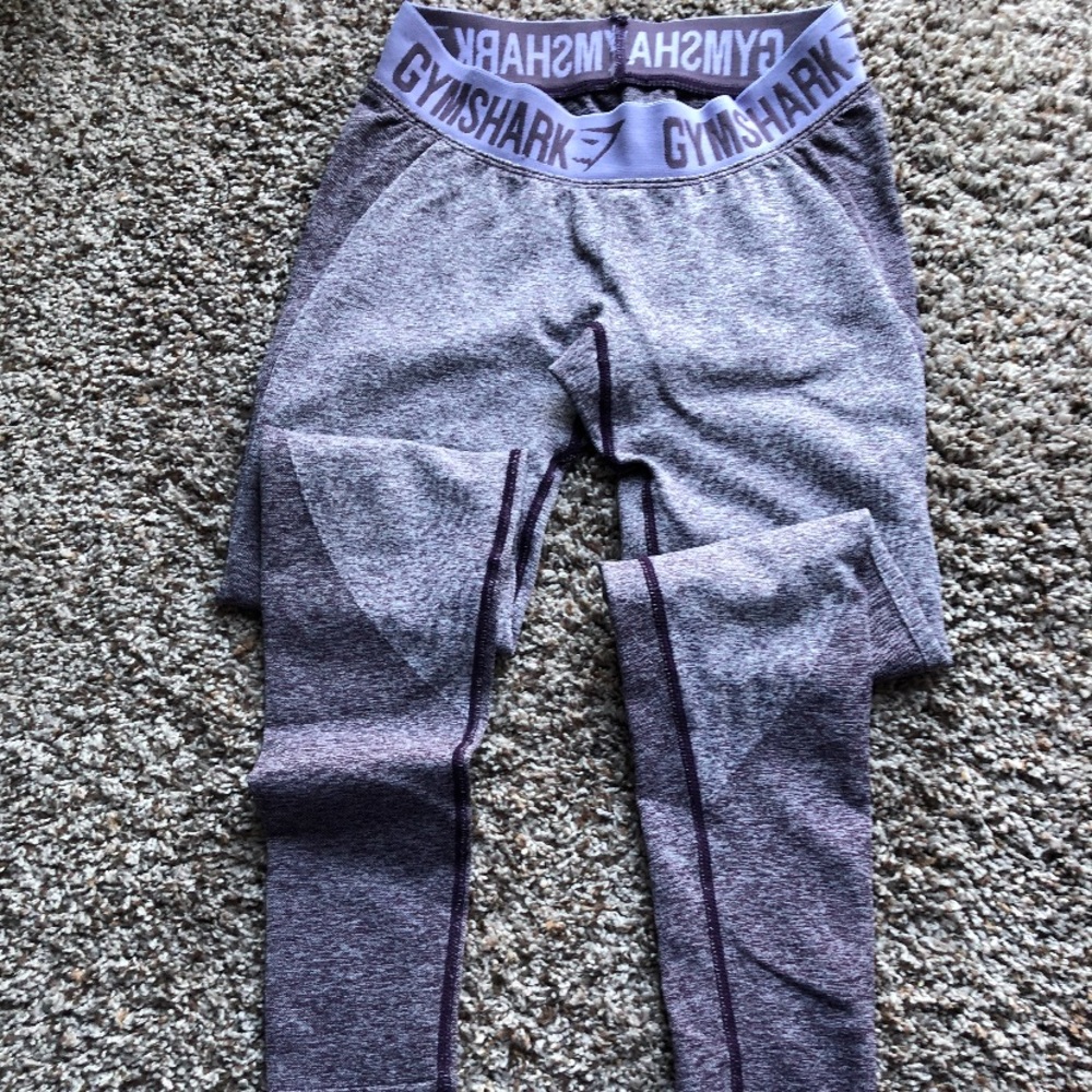 Gym shark leggings